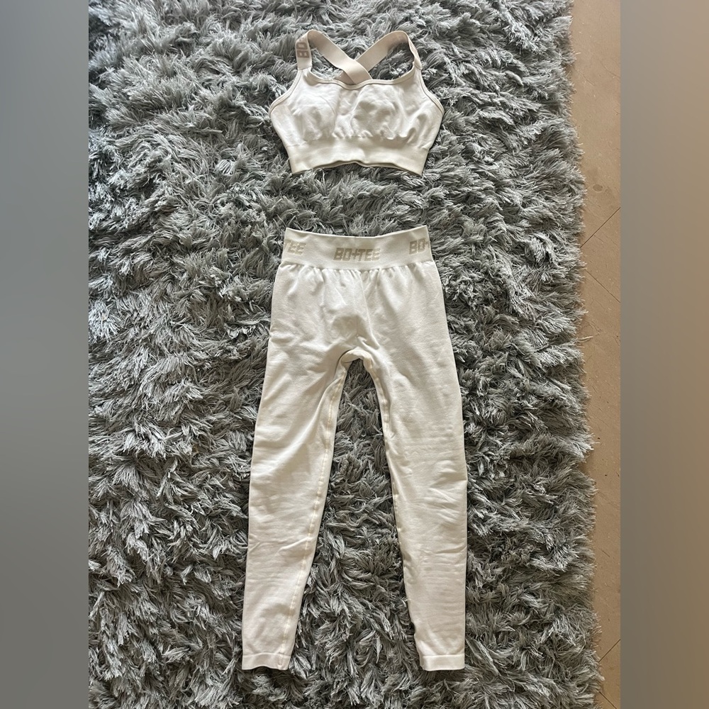 BO+TEE cream seamless workout SET